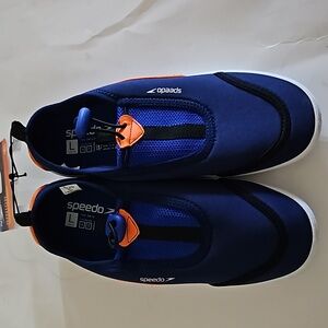Speedo water shoes size 4/5